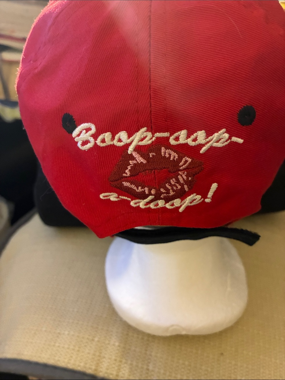 Sugar Loaf Betty Boop Red&Black Signature Cap w/Embroidered Kiss, Vintage-style - Picture 3 of 7
